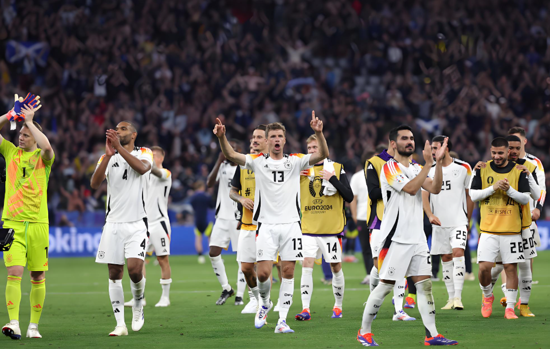 荷兰队绝杀晋级欧洲杯赛场创佳绩，势不可挡