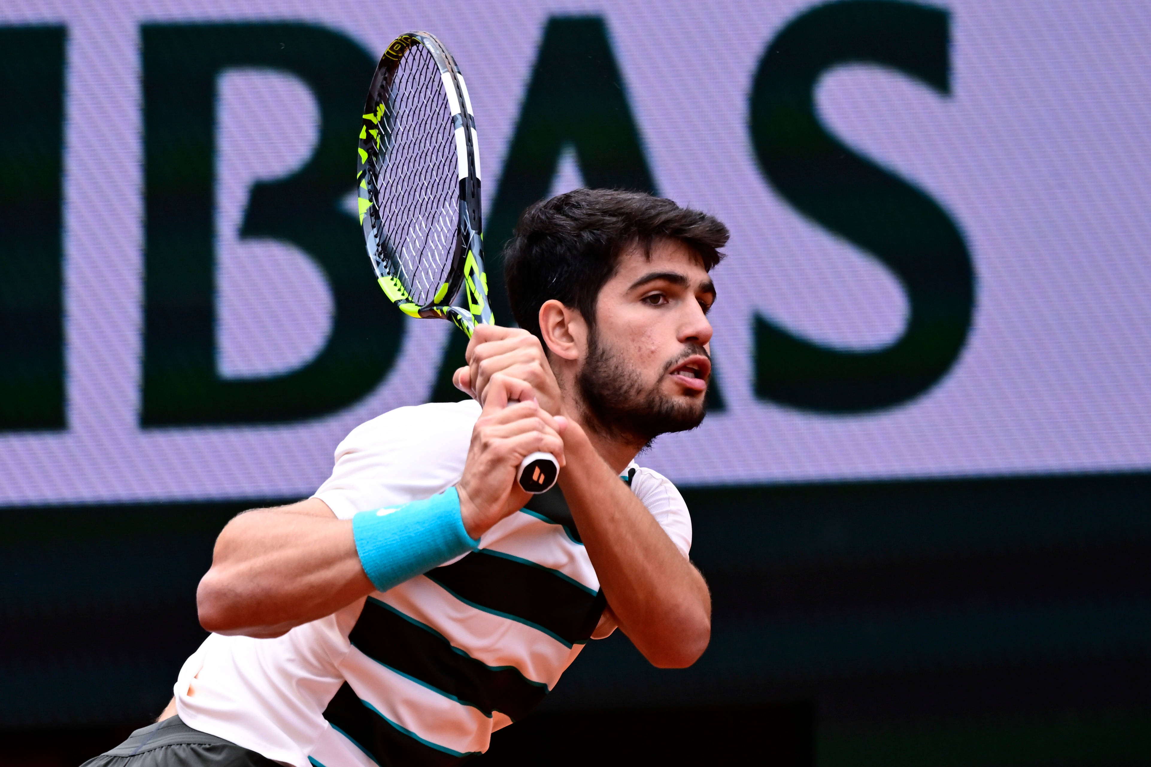 日本网球队险胜法国网球队，阿尔卡拉斯完成帽子戏法的简单介绍