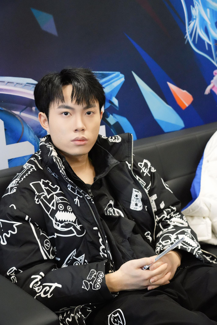 DRX鏖战100T，Xiaohu打出惊人五杀强强对话半决赛，让粉丝疯狂欢呼