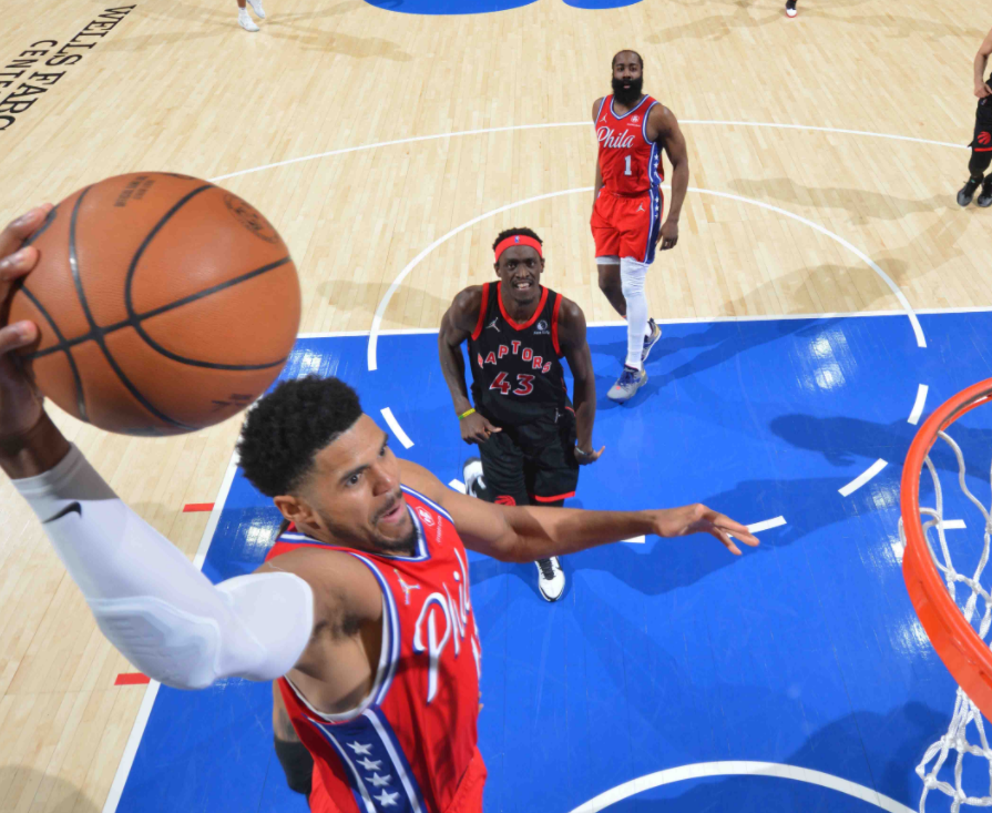 开云体育中国-76人逆转骑士，范弗利特带队取胜