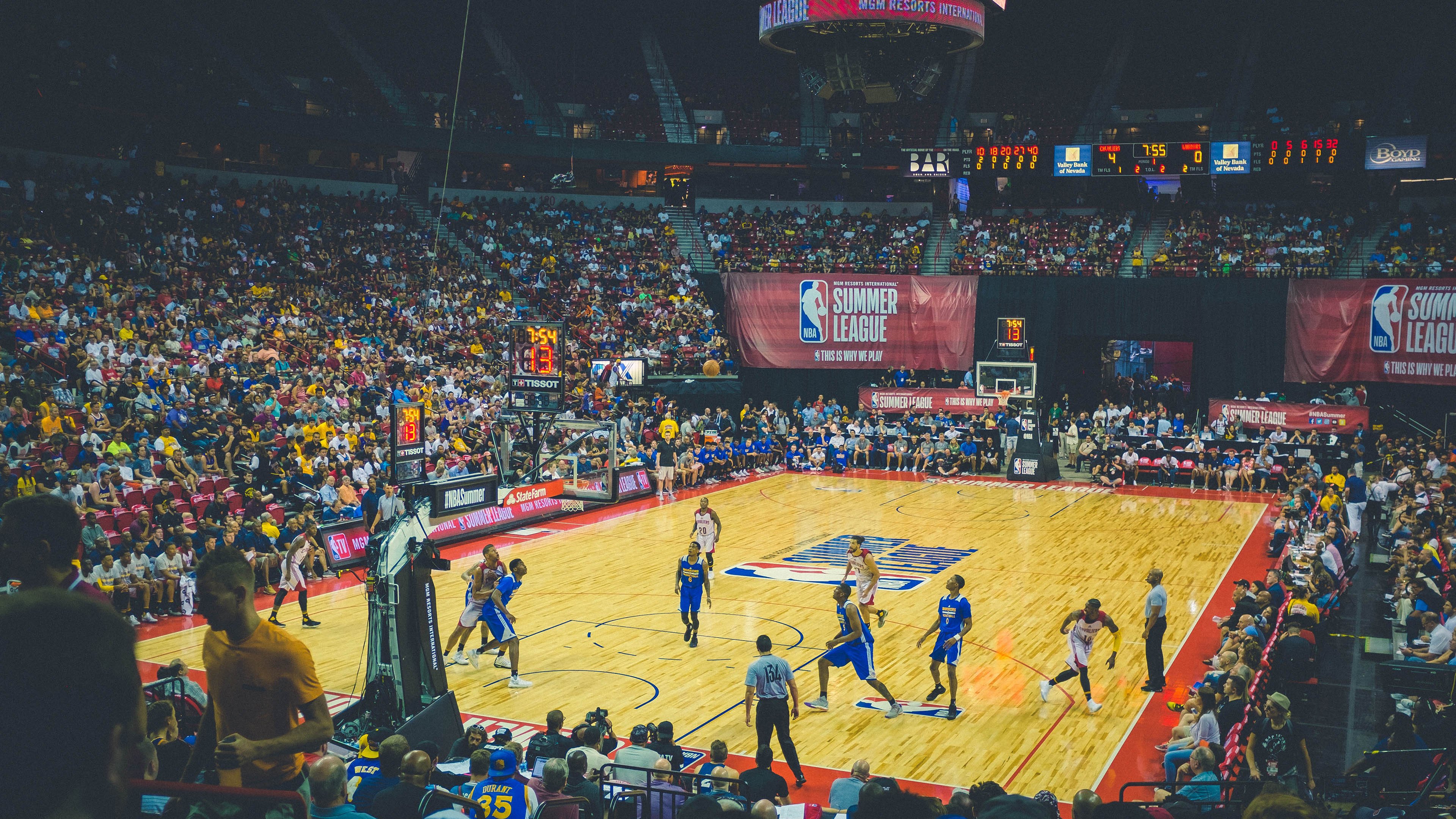 开云体育登录-灰熊掀狂潮单节碾压，克莱挽狂澜三分定乾坤