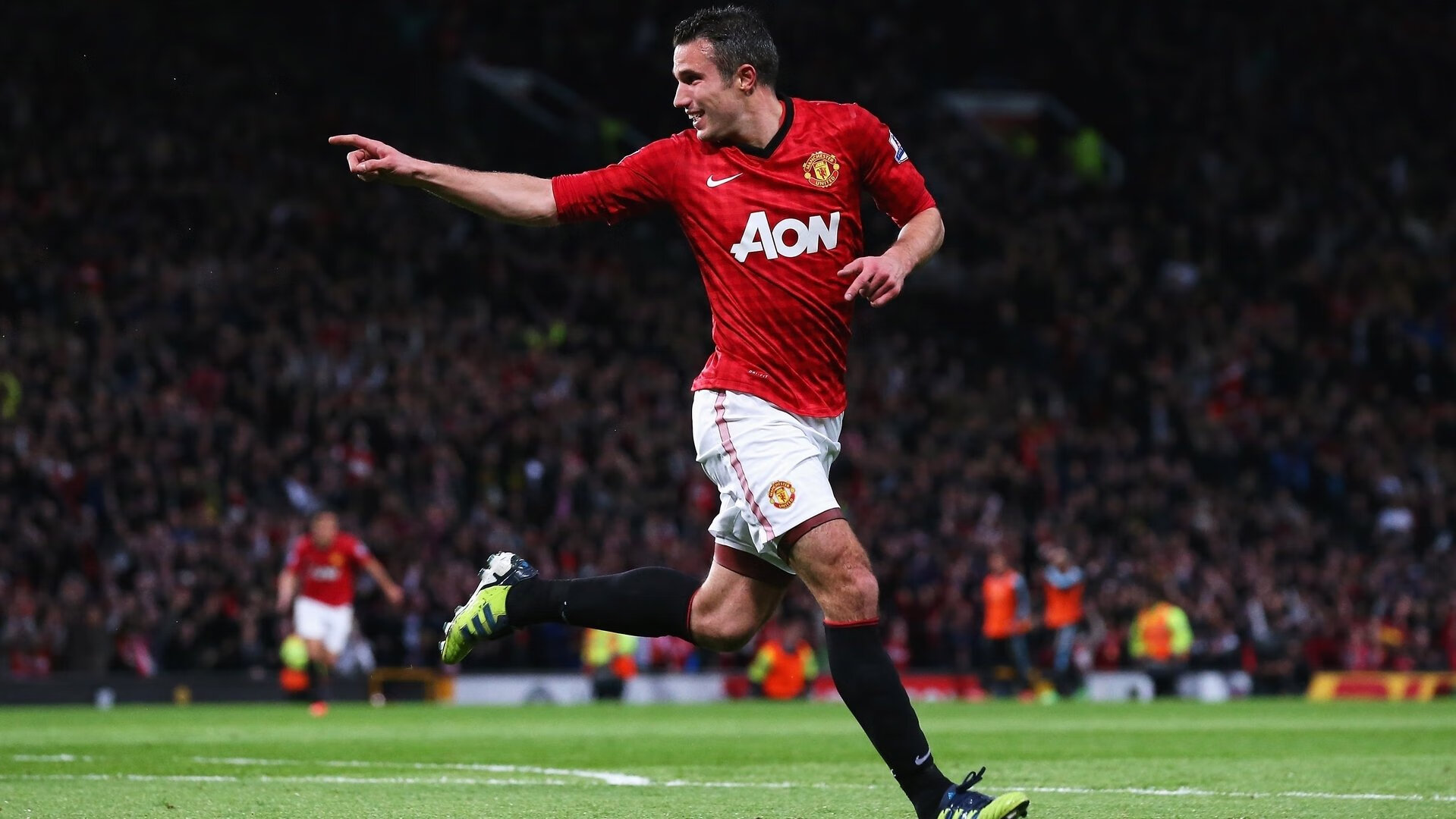 钢铁巨兽在沙漠咆哮，梦剧场沦为背景板，速度与角力的竞技寓言