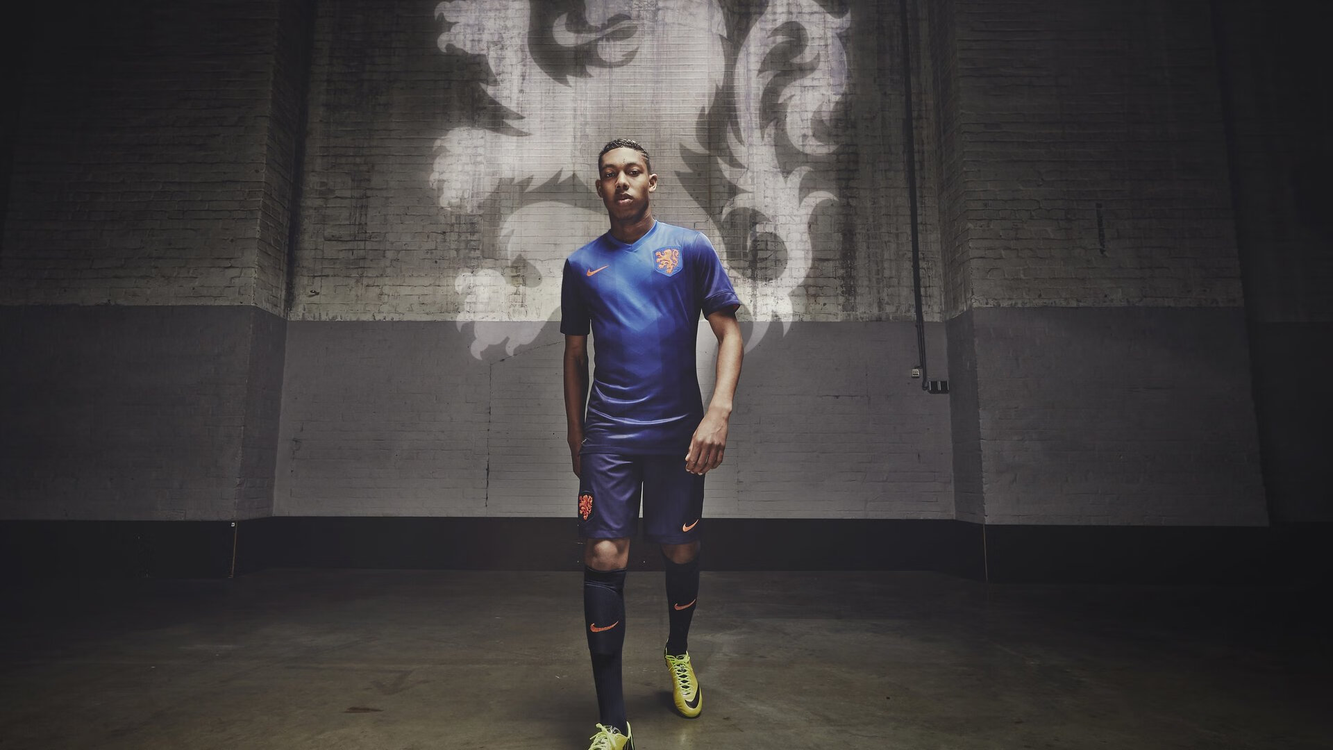 开云体育登录-红牛奔腾难掩传奇光芒，40岁伊布生涯之夜独中6球，足球在那一刻为年龄臣服